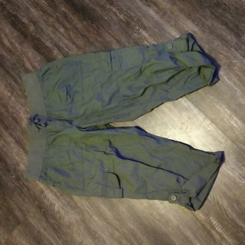Almost Famous women's capris, size L